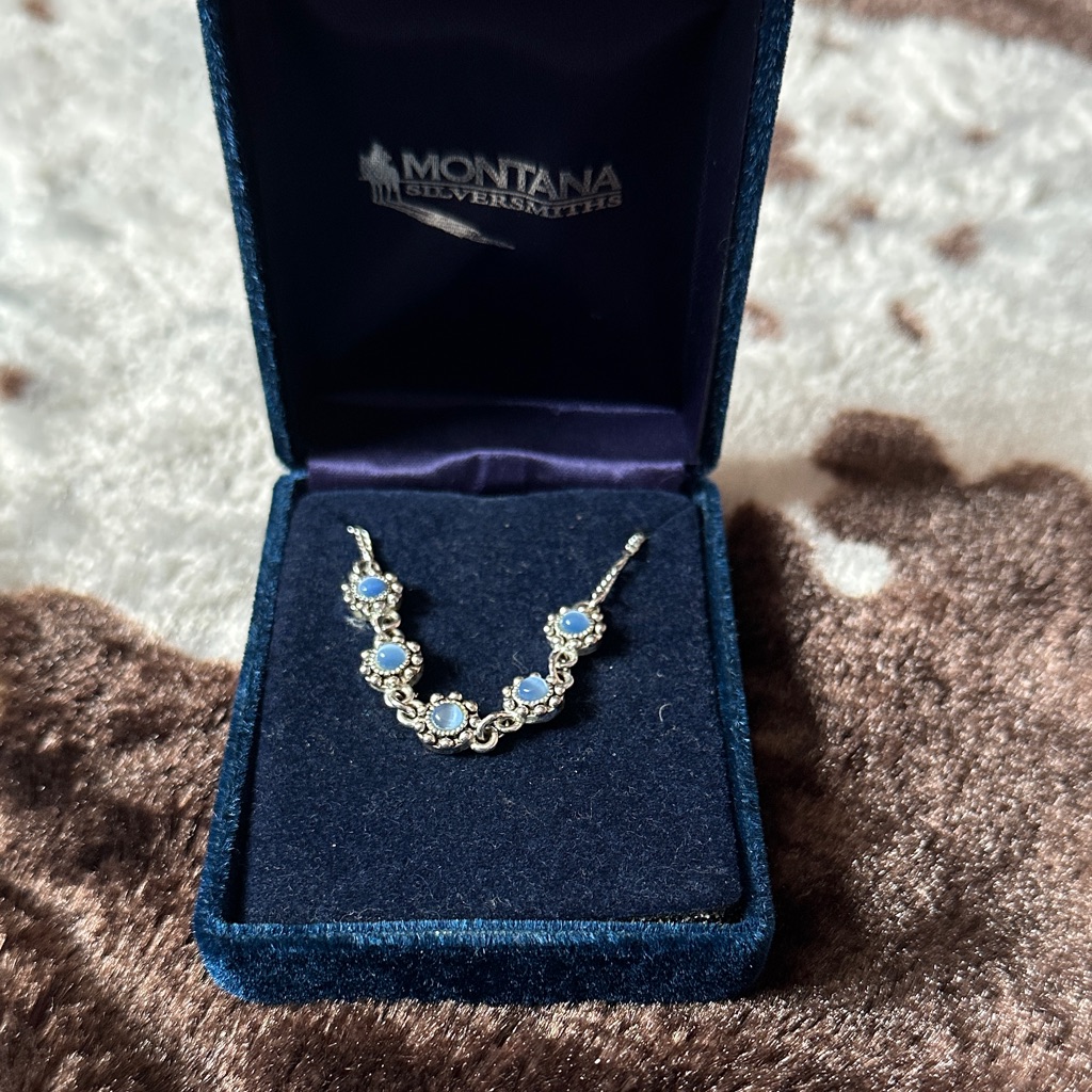 Montana Silversmiths Silver Necklace With Blue Accents 20$